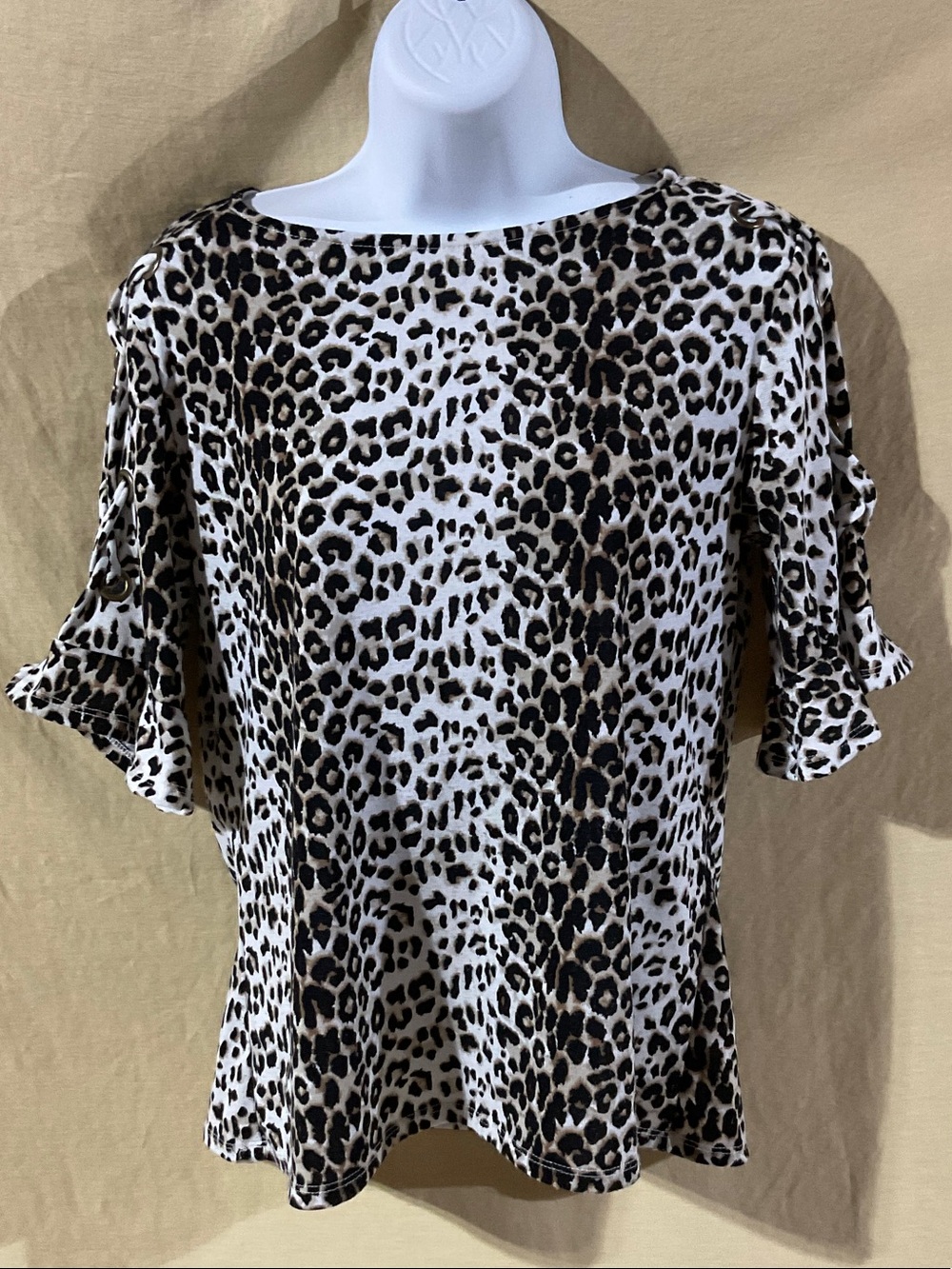 Above and Beyond Size S Leopard Print Ruffle Sleeve Blouse